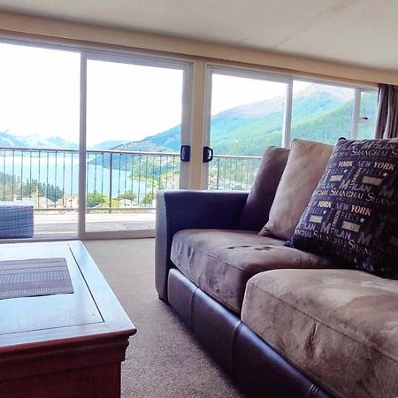 Spacious Home With Awesome Lake Views クイーンズタウン エクステリア 写真