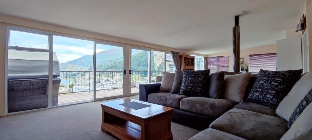 Spacious Home With Awesome Lake Views クイーンズタウン エクステリア 写真