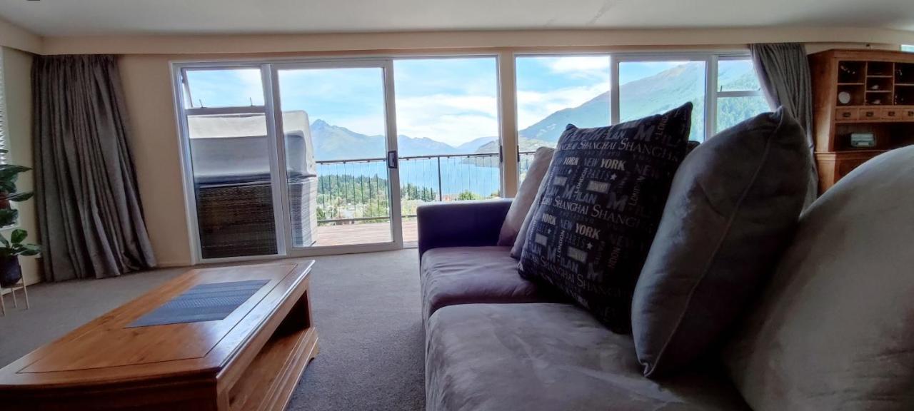 Spacious Home With Awesome Lake Views クイーンズタウン エクステリア 写真