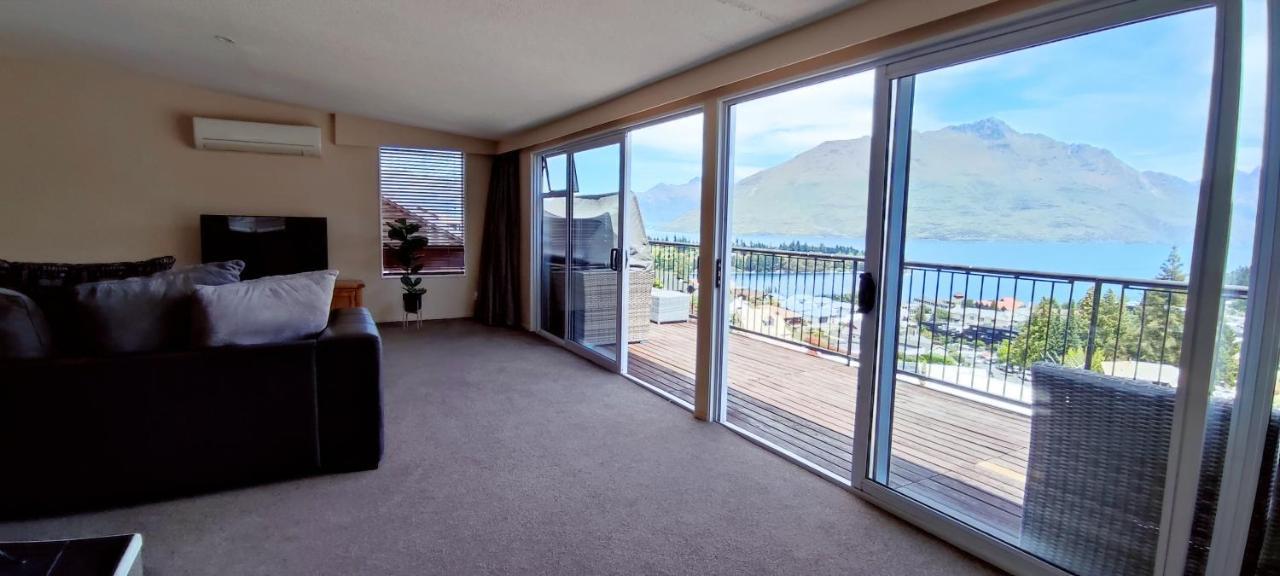 Spacious Home With Awesome Lake Views クイーンズタウン エクステリア 写真