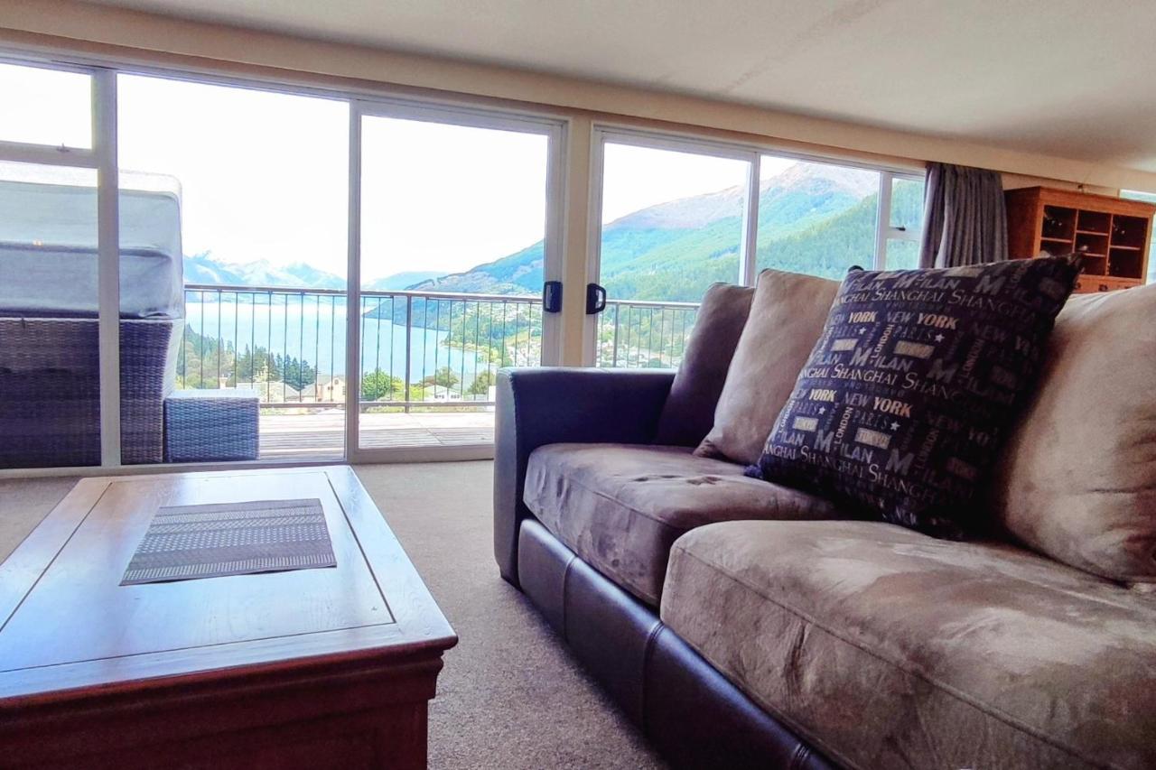 Spacious Home With Awesome Lake Views クイーンズタウン エクステリア 写真