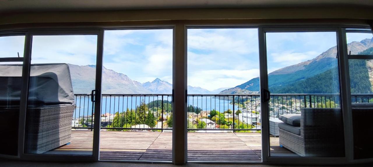 Spacious Home With Awesome Lake Views クイーンズタウン エクステリア 写真